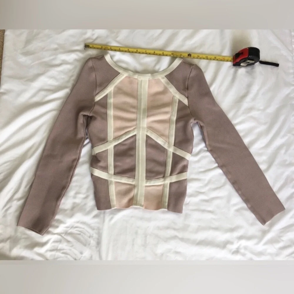 EUC 90’s beautiful Bebe thick multicolored zip up vneck long sleeve top. - Picture 2 of 7